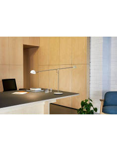 Lampe à poser Copérnica LED avec bras articulé en acier par Ramírez i Carrillo - Marset 2