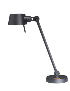 Lampe à poser Bolt avec un bras articulé au design industriel par Anton de Groof X Tonone
