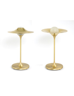 Lampe à poser design Skew en laiton au design chic et élégant 2