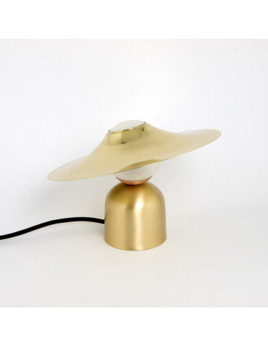 Lampe à poser design Bonbon avec disque en laiton au design chic et élégant 