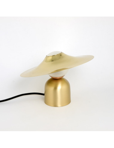 Lampe à poser design Bonbon avec disque en laiton au design chic et élégant 