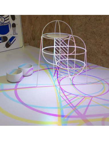 Lampe à poser artistique au design 3D CMYK Up par le Studio Dennis Parren