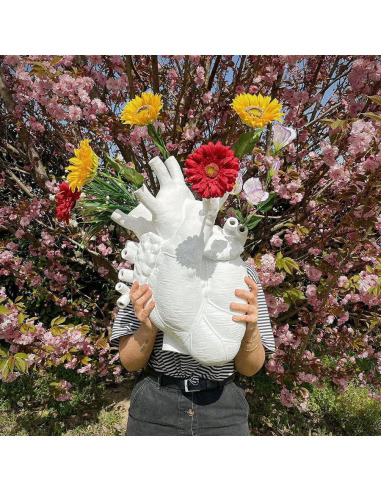 Vase design Giant Love in Bloom XXL en porcelaine en forme de coeur par  Marcantonio X Seletti