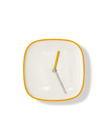 Horloge murale design et intemporelle Plate orange en ceramique par Lena Billmeier & David Baur