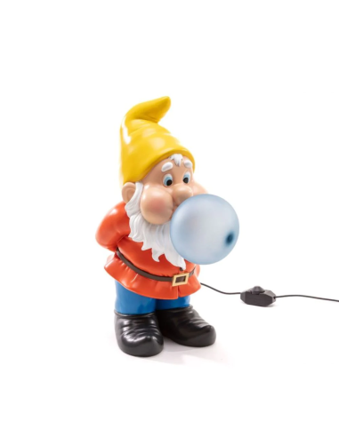 Lampe à poser Gummy Snooping en forme de nain de jardin en résine par UTO BALMORAL x Seletti