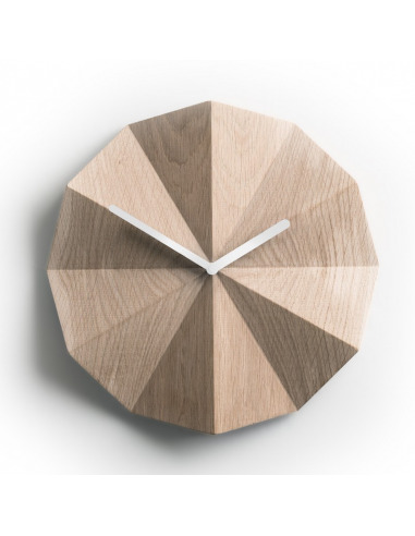 Horloge murale minimaliste Delta Clock en chêne naturel