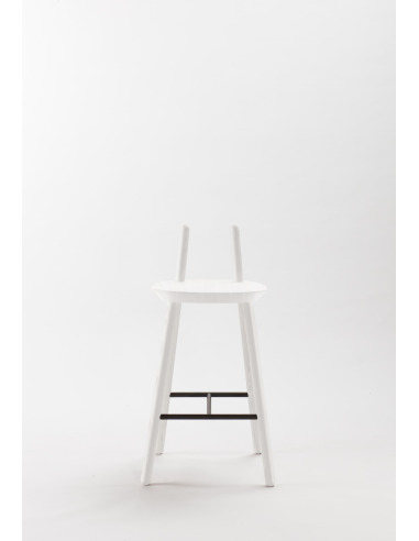 Tabouret / Chaise de bar Naïve en bois de frêne par etc.etc. au design scandinave