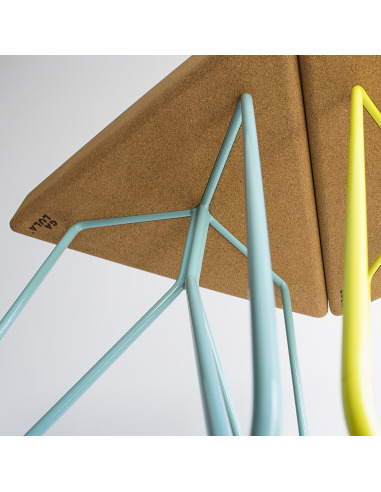 Tabouret design Três en liège clair par Filipa Mendes & Gustavo Macedo