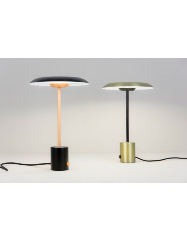 Lampe à poser design led avec base arrondie en métal et boule