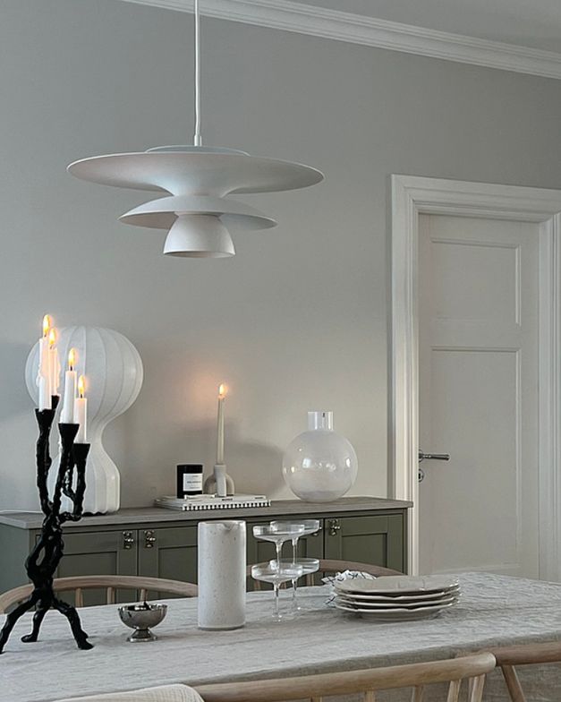 Suspension Picasso avec base en métal au design contemporain par Belid