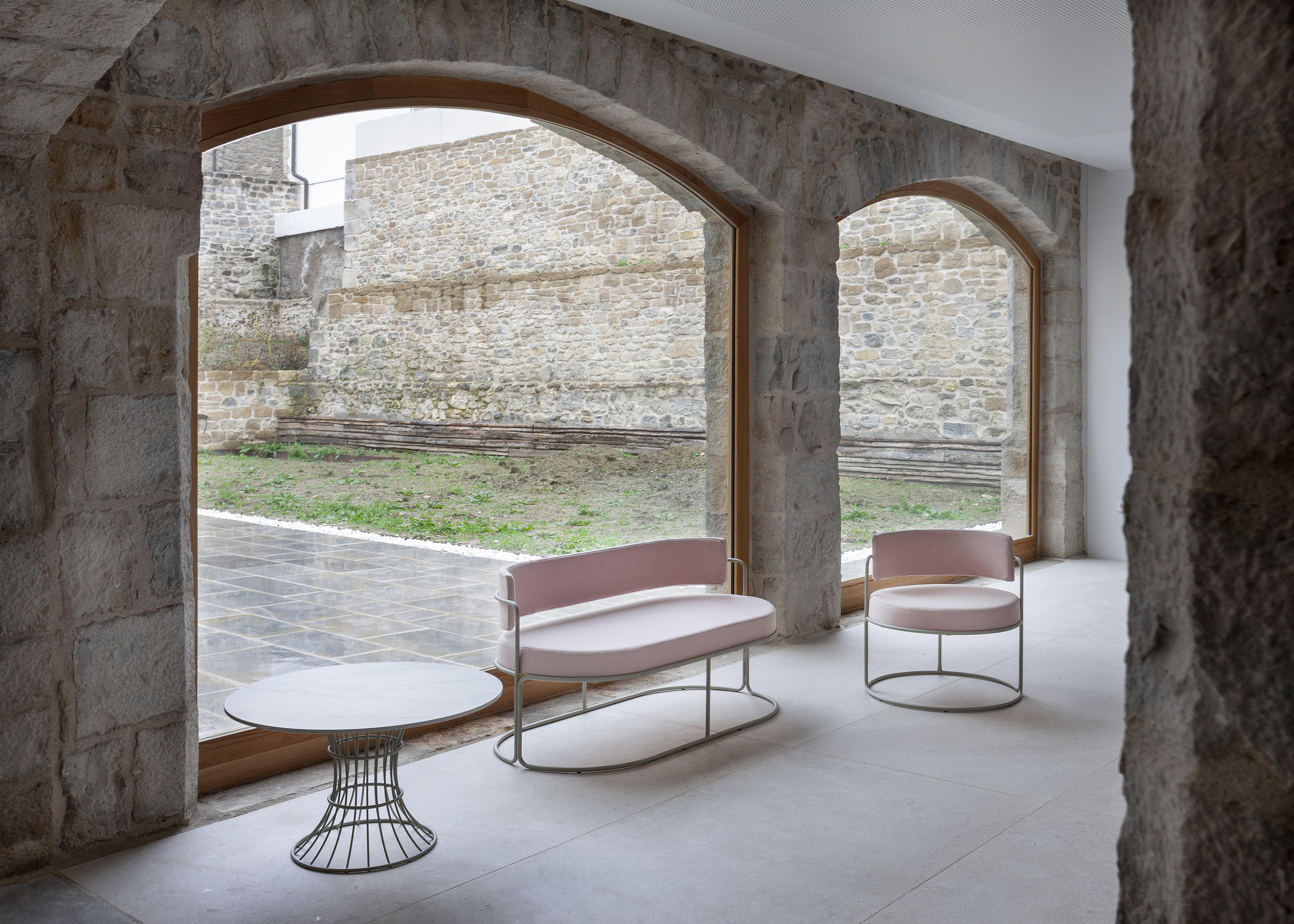 Chaise Anglet en acier au design industriel par iSi Design Group x iSimar